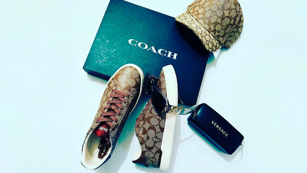 Envíos Power Miami Mostrando zapatillas Coach